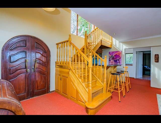 8 BEDROOM HOUSE FOR SALE IN COWIES HILL
